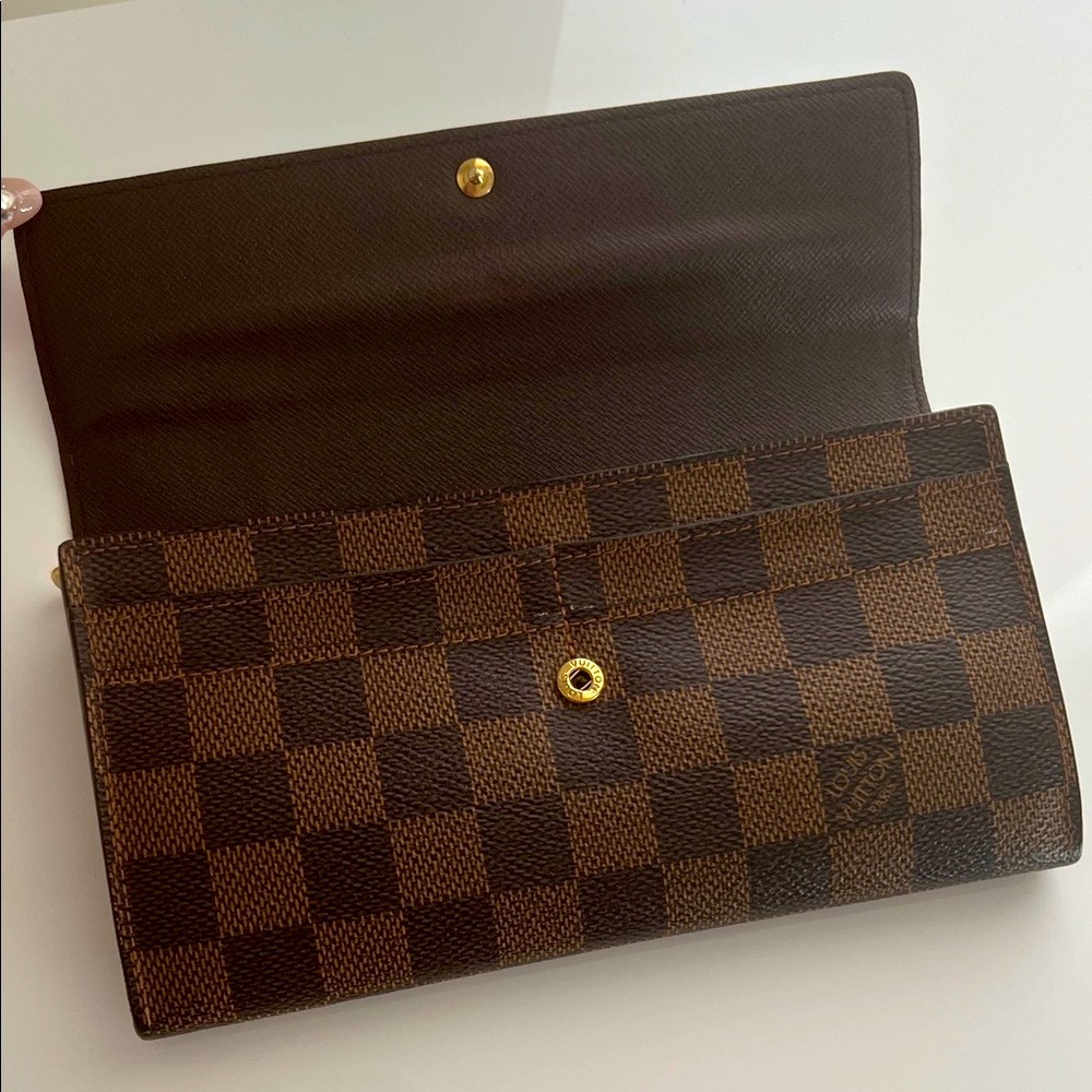 💯 Authentic Louis Vuitton Damier Ebene Wallet with Gold Accent - Picture 4 of 10
